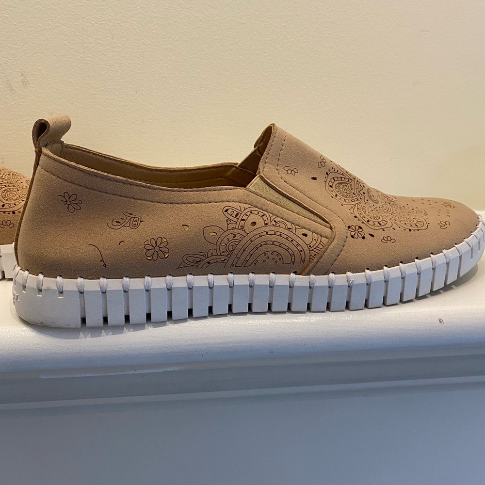 Bernie Mev New York TW Amity Leather Womens Slip On Trainers or Sneakers size 41